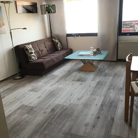 Apartment-ferienoase-mit-blick-auf-yachthafen *